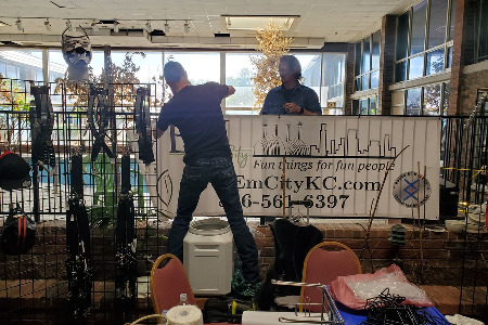 Stan and Markus placing the EM City sign for vending at Oklahoma Leatherfest 2021